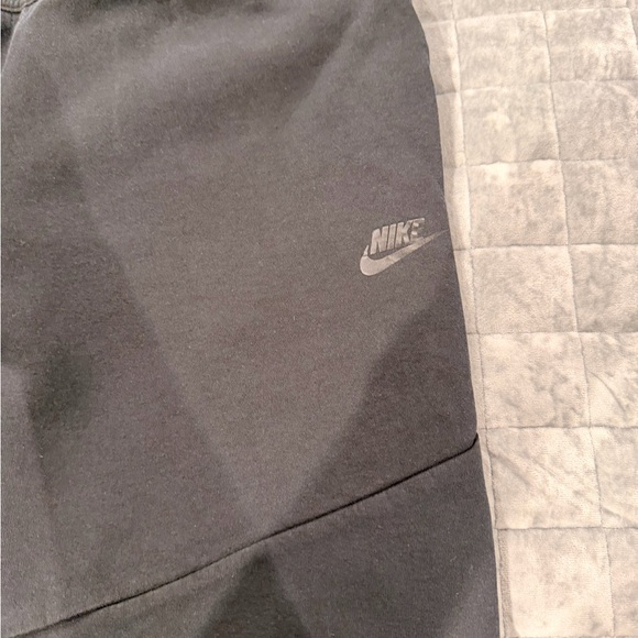 Nike Tech Men’s Charcoal Sweatpants - Picture 2 of 4